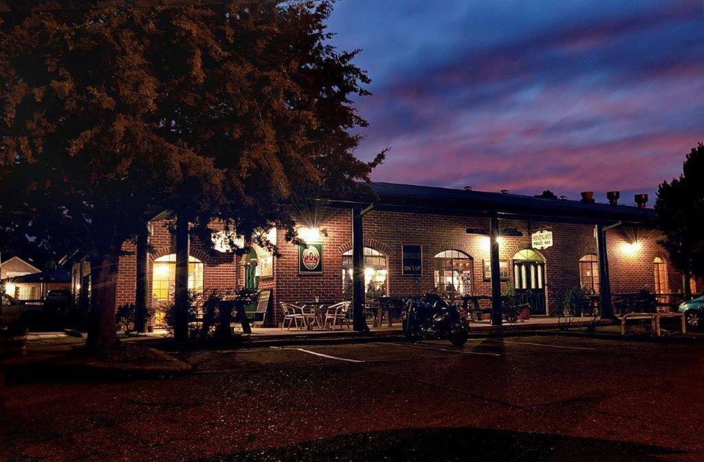 Murrumbateman Country Inn Bagian luar foto